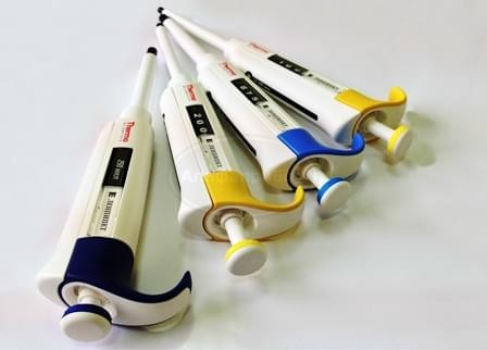 Дозатор Ленпипет 1-канальный фиксированного объема 20 мкл серия Лайт